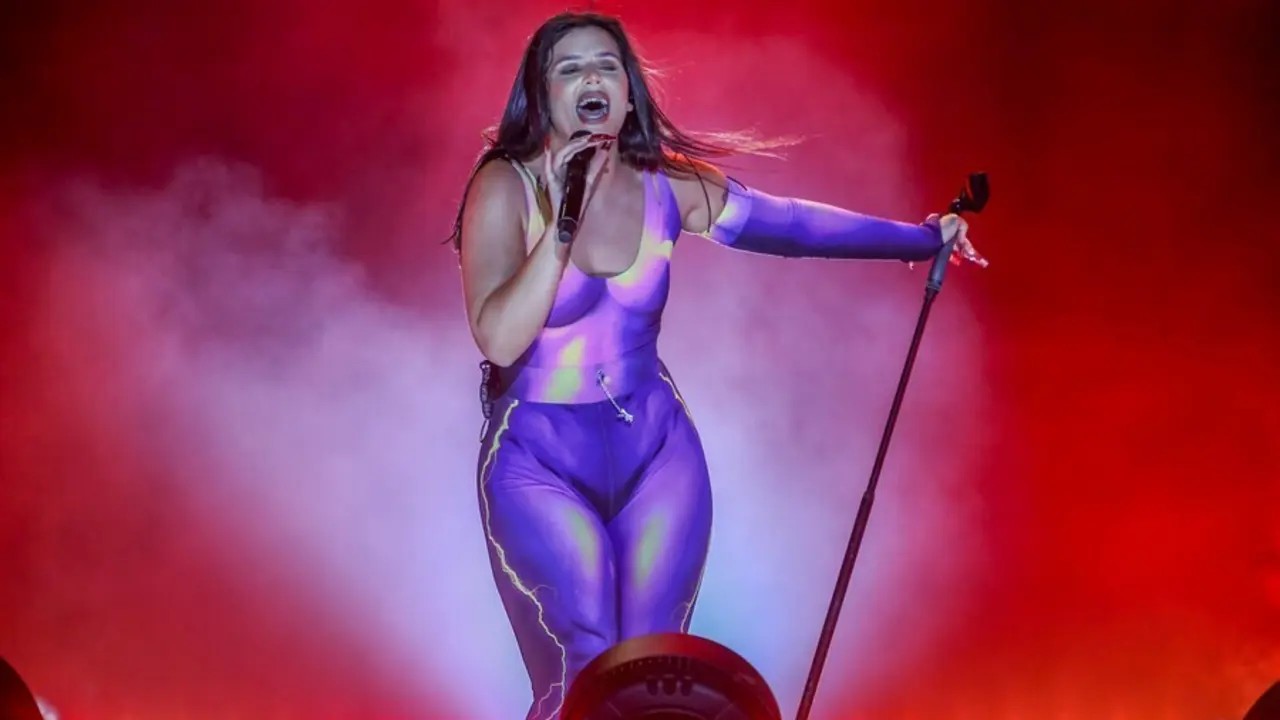 Archivo - La cantante Nathy Peluso ofrece un concierto como parte del festival Noches del Bot&aacute;nico, a 10 de junio de 2021, en Madrid 