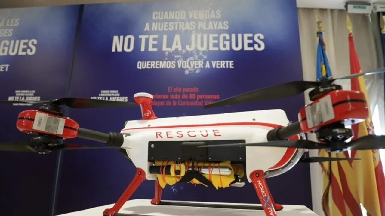 La Generalitat anuncia un programa piloto con drones para evitar ahogamientos en playas