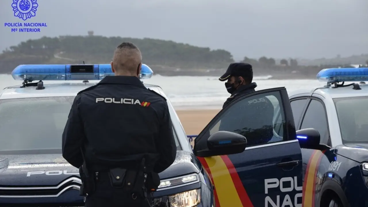 Patrulla de la Polic&iacute;a Nacional