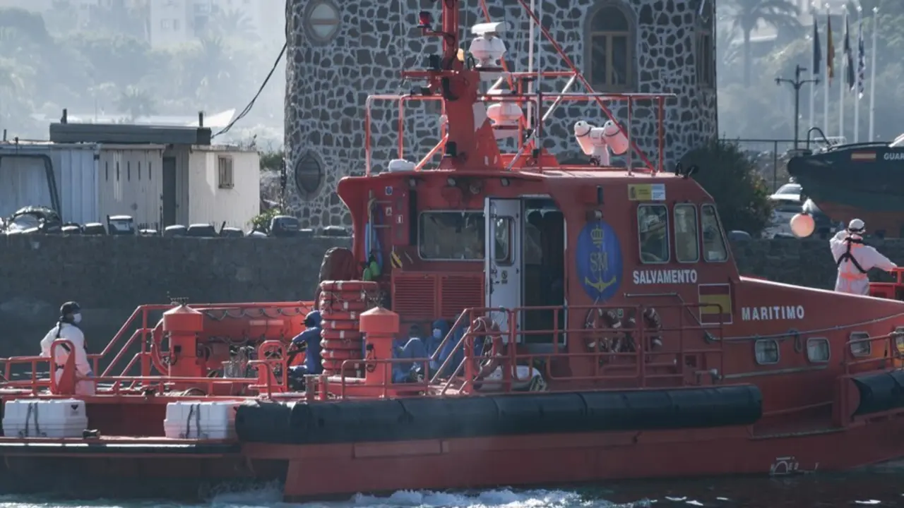 Archivo - La unidad de Salvamar Atria, perteneciente a Salvamento Mar&iacute;timo en una operaci&oacute;n en julio
