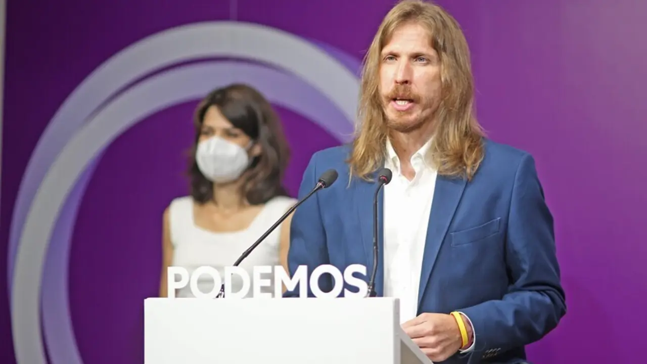 Los coportavoces de Podemos, Isa Serra y Pablo Fern&aacute;ndez