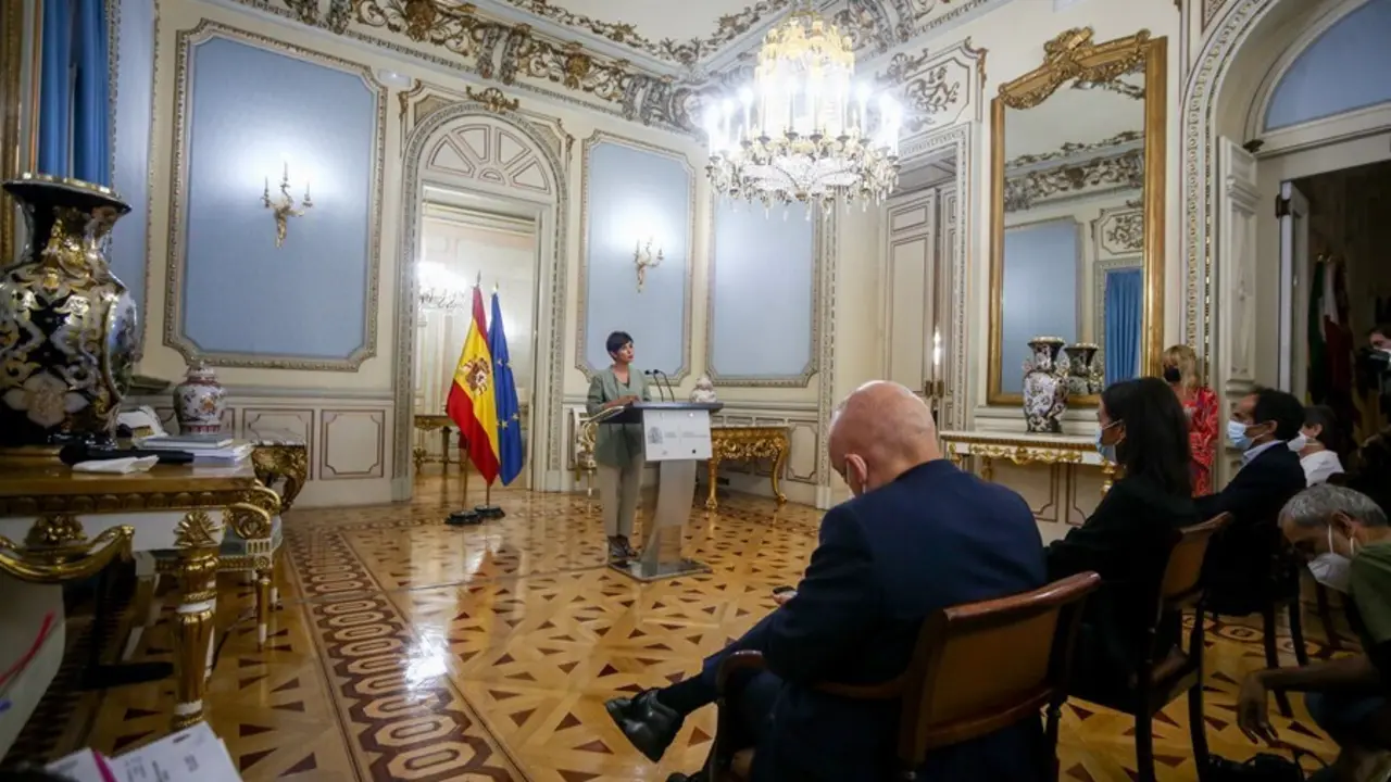 La ministra de Pol&iacute;tica Territorial y Funci&oacute;n P&uacute;blica, Isabel Rodr&iacute;guez, en una rueda de prensa