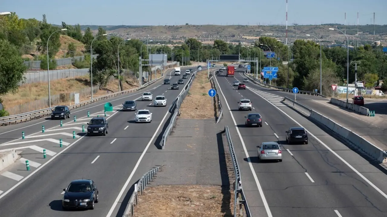 La autov&iacute;a A-3, a su paso por Arganda del Rey, el d&iacute;a que arranca la operaci&oacute;n salida de agosto 2021, a 30 de julio de 2021, en Madrid, (Espa&ntilde;a). La operaci&oacute;n salida 2021, que se inicia este viernes 30 de julio desde las 15 horas, se prolongar&aacute; hasta las 