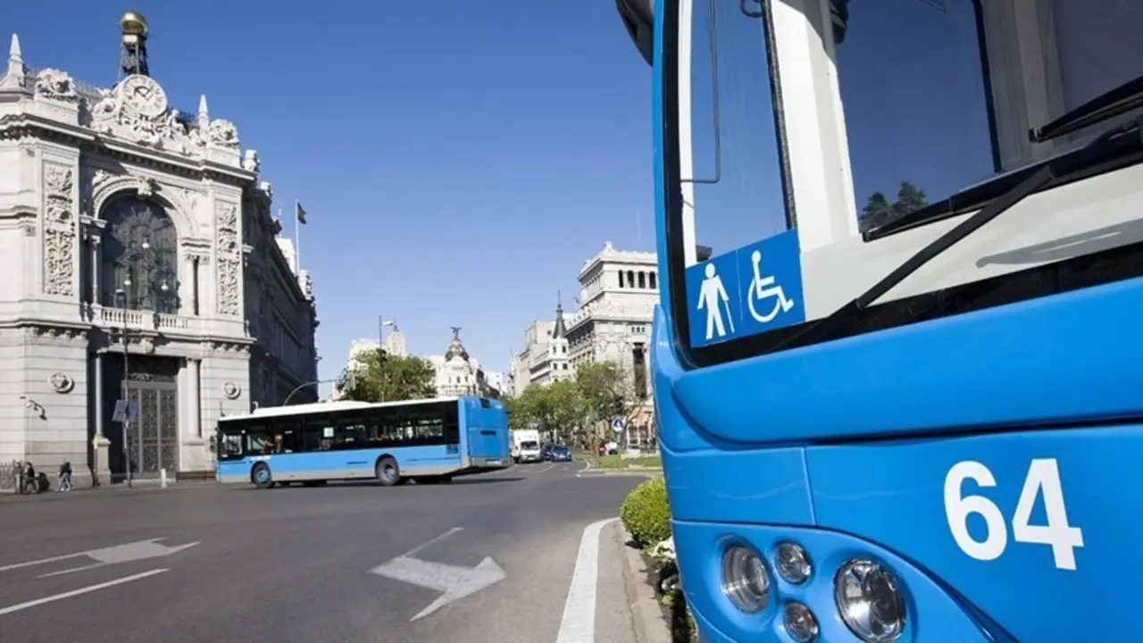 Archivo - Imagen de recurso de un autob&uacute;s de la EMT.