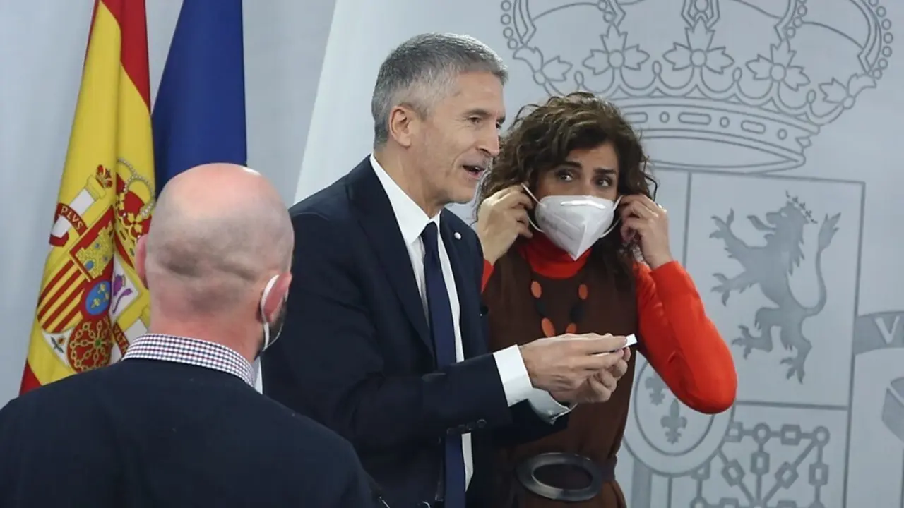 Archivo - El ministro de Interior, Fernando Grande-Marlaska y la ministra de Hacienda, Mar&iacute;a Jes&uacute;s Montero
