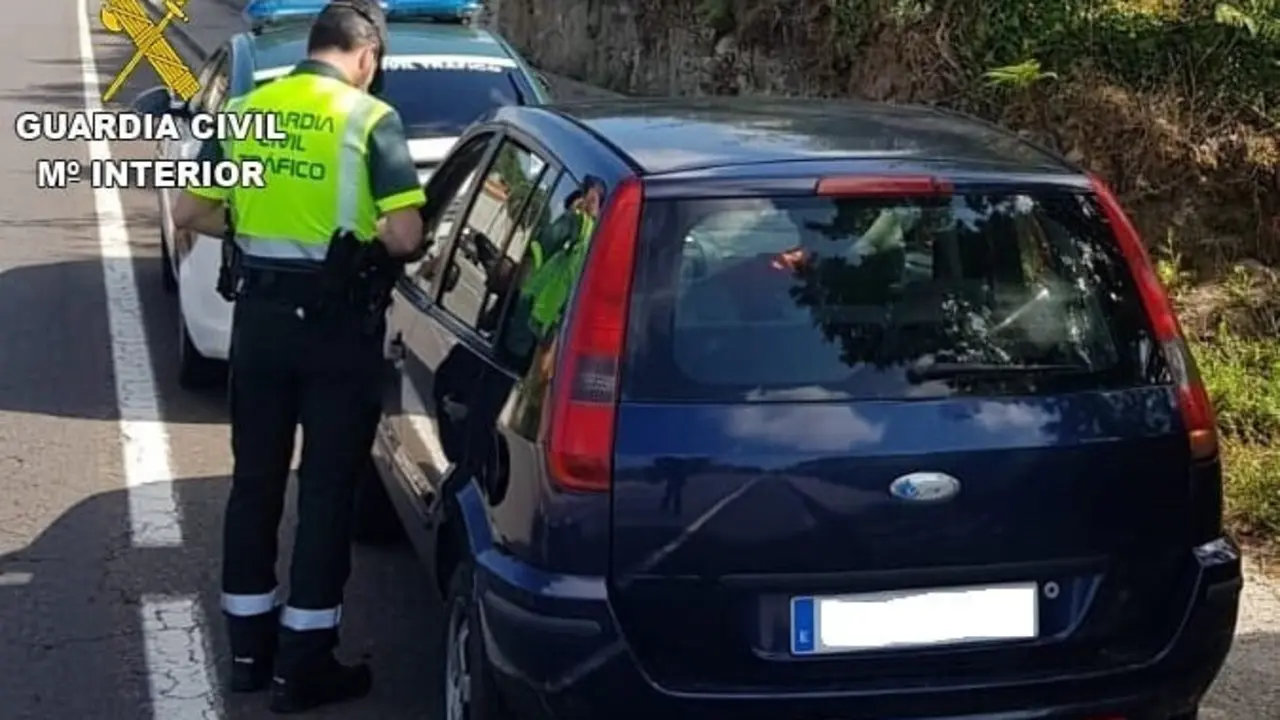 La Guardia Civil ha investigado a un conductor por circular a 135 km/h en un tramo limitado a 50 en Camari&ntilde;as (A Coru&ntilde;a).