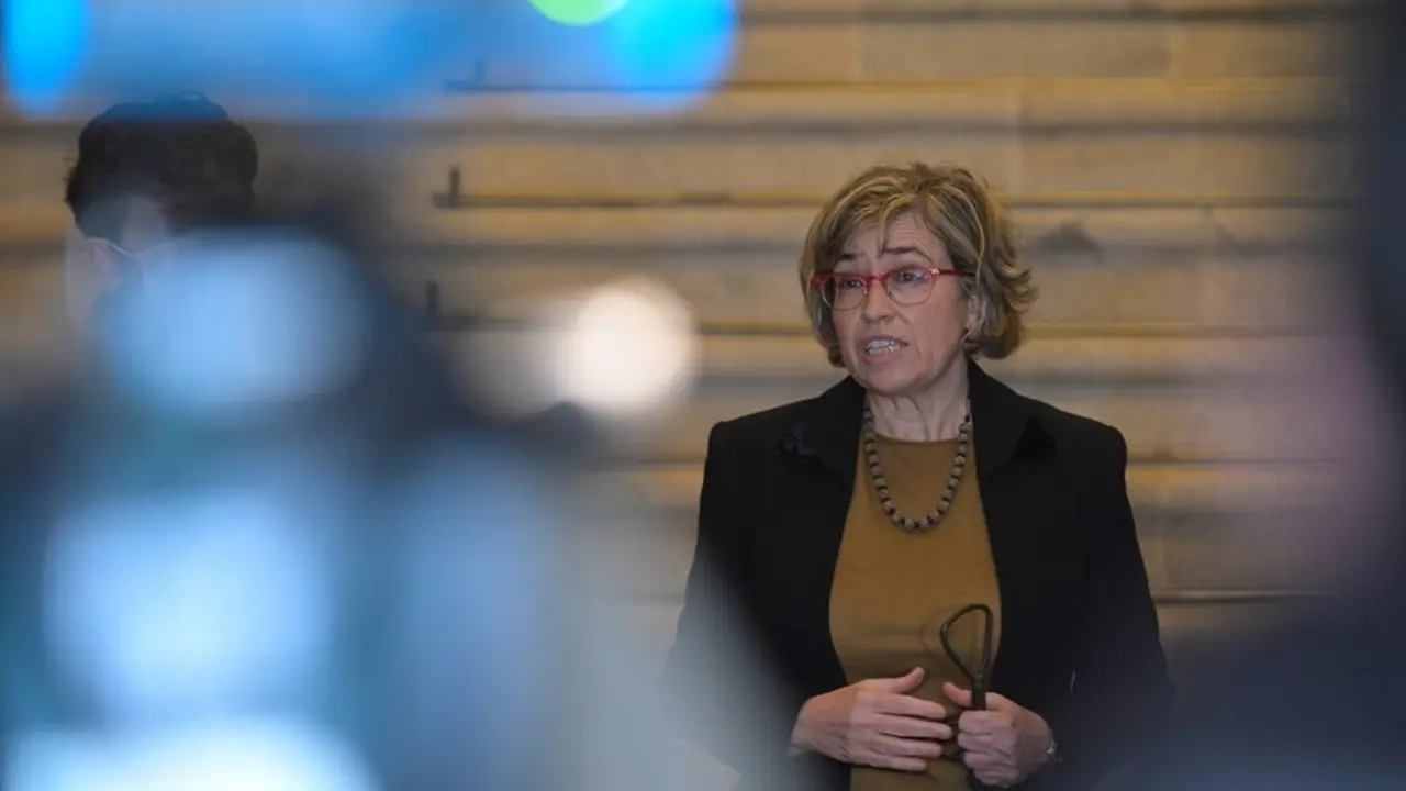 Archivo - La abogada del Estado Consuelo Castro Rey con las llaves del pazo de Meir&aacute;s el d&iacute;a de su devoluci&oacute;n, en el interior del edificio, en Sada, A Coru&ntilde;a, Galicia, (Espa&ntilde;a), a 10 de diciembre de 2020. La familia Franco devuelve hoy al Estado el pazo d