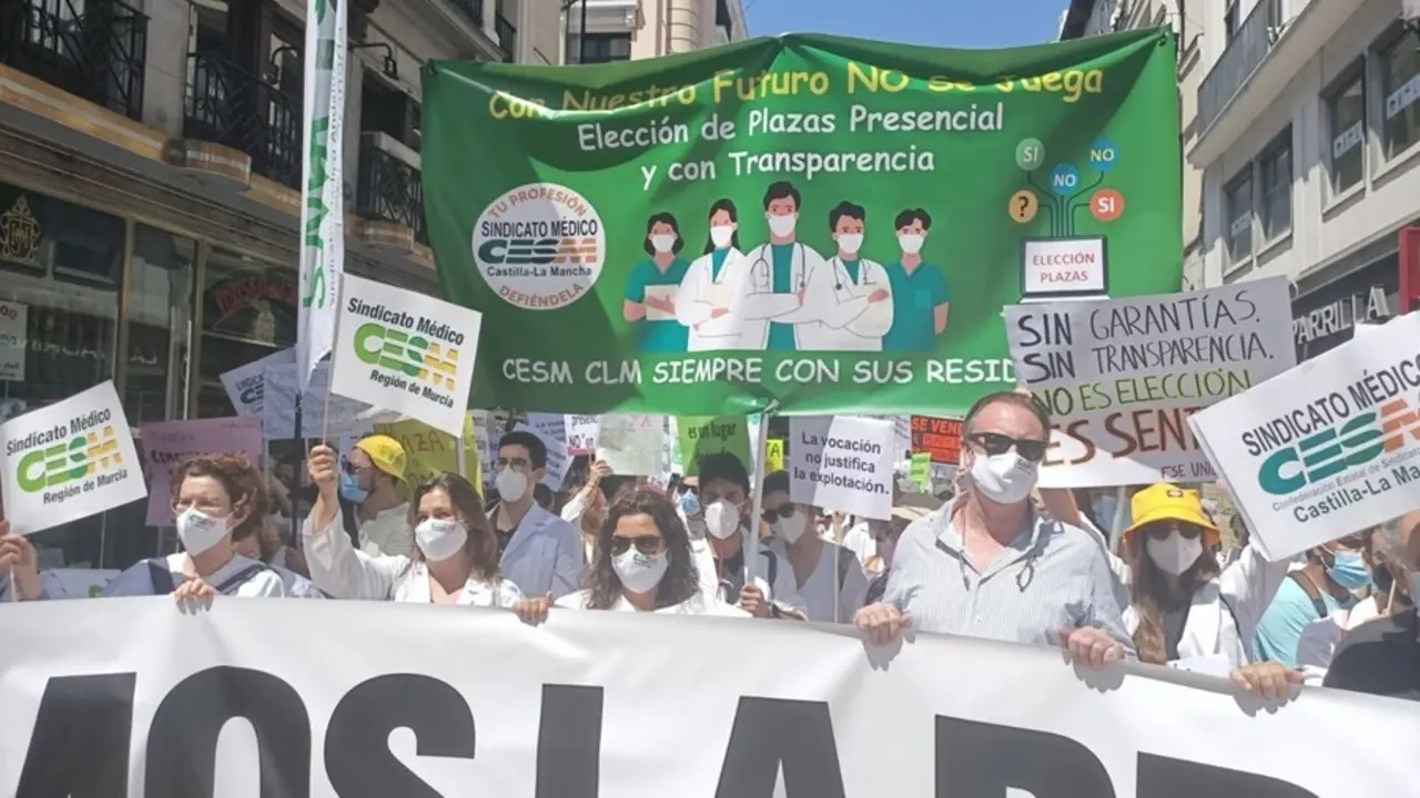 Archivo - Manifestaci&oacute;n MIR en la Puerta del Sol.