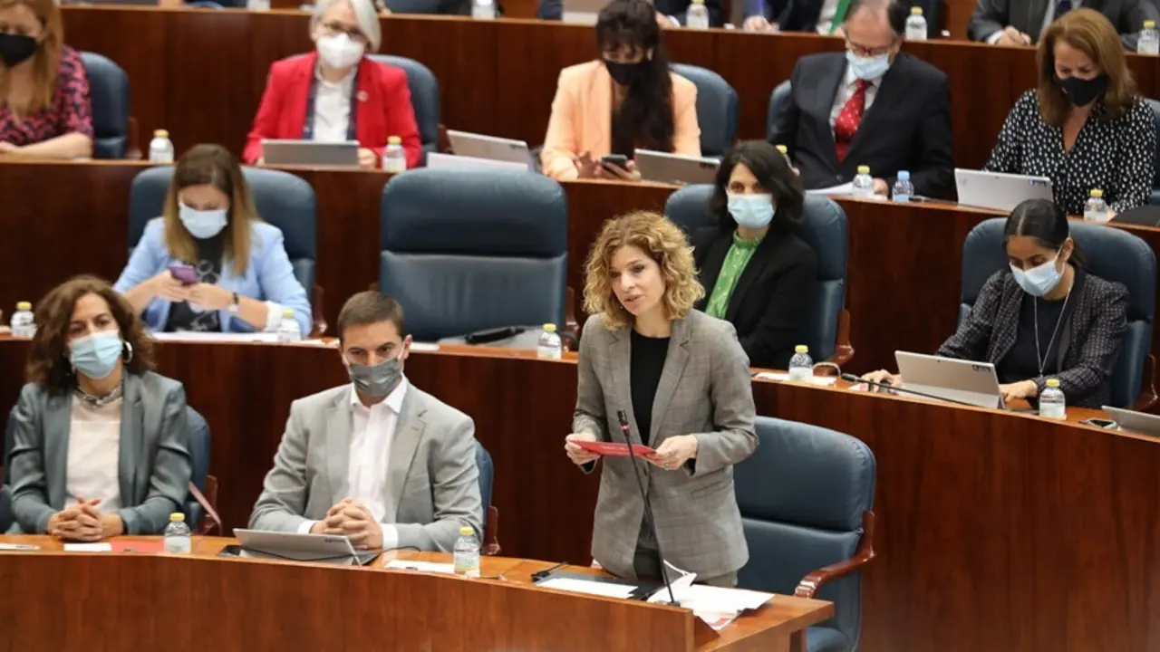 La portavoz del PSOE, Hana Jalloul, durante una sesi&oacute;n de control al Gobierno de la Comunidad de Madrid en la Asamblea de Madrid, a 8 de julio de 2021, en Madrid, (Espa&ntilde;a). Este pleno en la Asamblea de Madrid gira en torno al futuro de Radio Televisi&oacute;n Ma