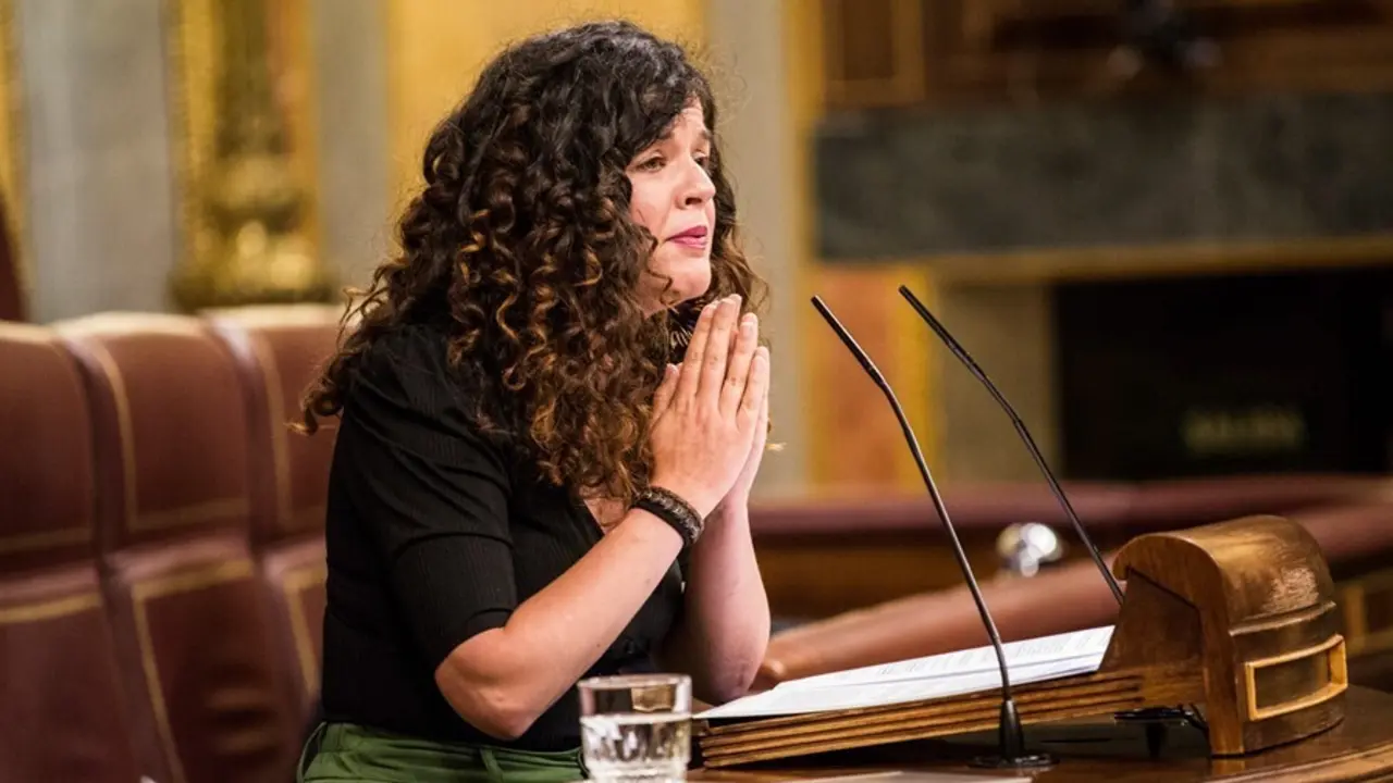 Archivo - La diputada de Unidas Podemos por Asturias, Sof&iacute;a Fern&aacute;ndez Casta&ntilde;&oacute;n, interviene en una sesi&oacute;n plenaria en el Congreso de los Diputados.