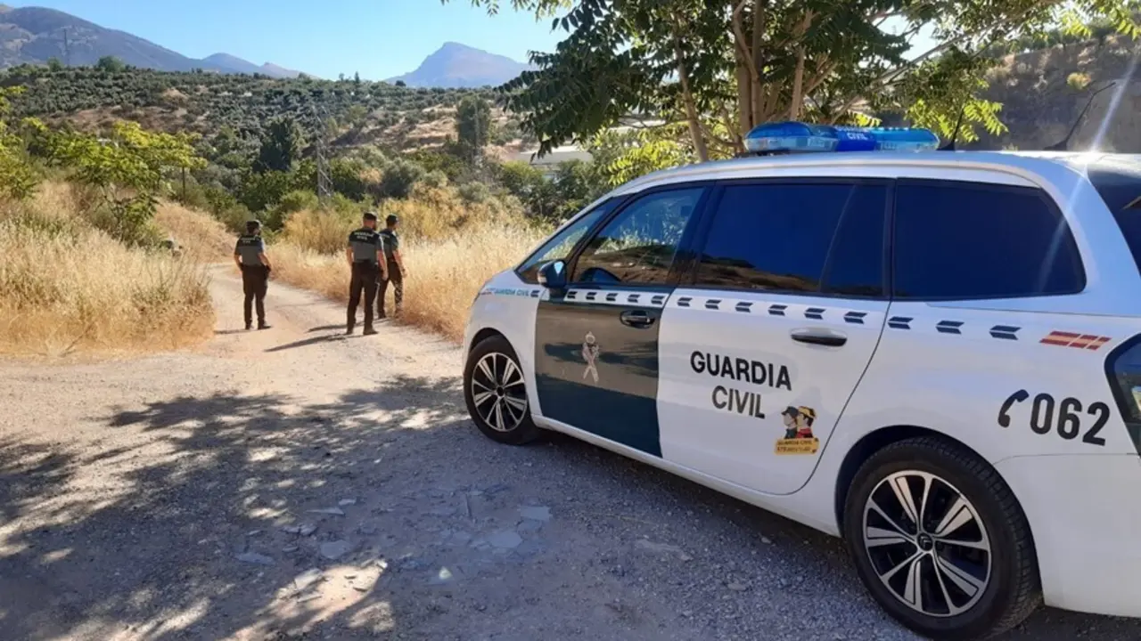 Agentes que participan en la b&uacute;squeda del vecino de Cambil.