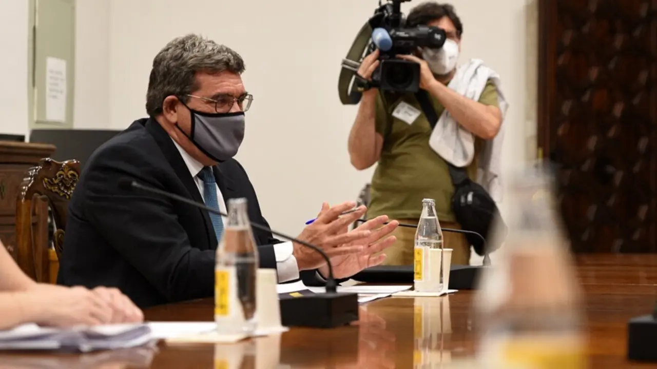El ministro de Inclusi&oacute;n, Seguridad Social y Migraciones, Jos&eacute; Luis Escriv&aacute;, durante una reuni&oacute;n en el Palau de la Generalitat, a 5 de agosto de 2021, en Valencia