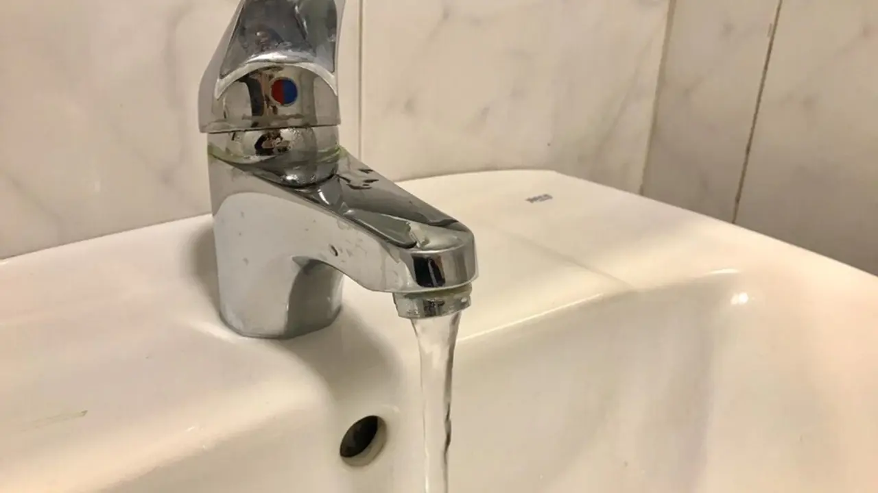 Archivo - Grifo, agua
