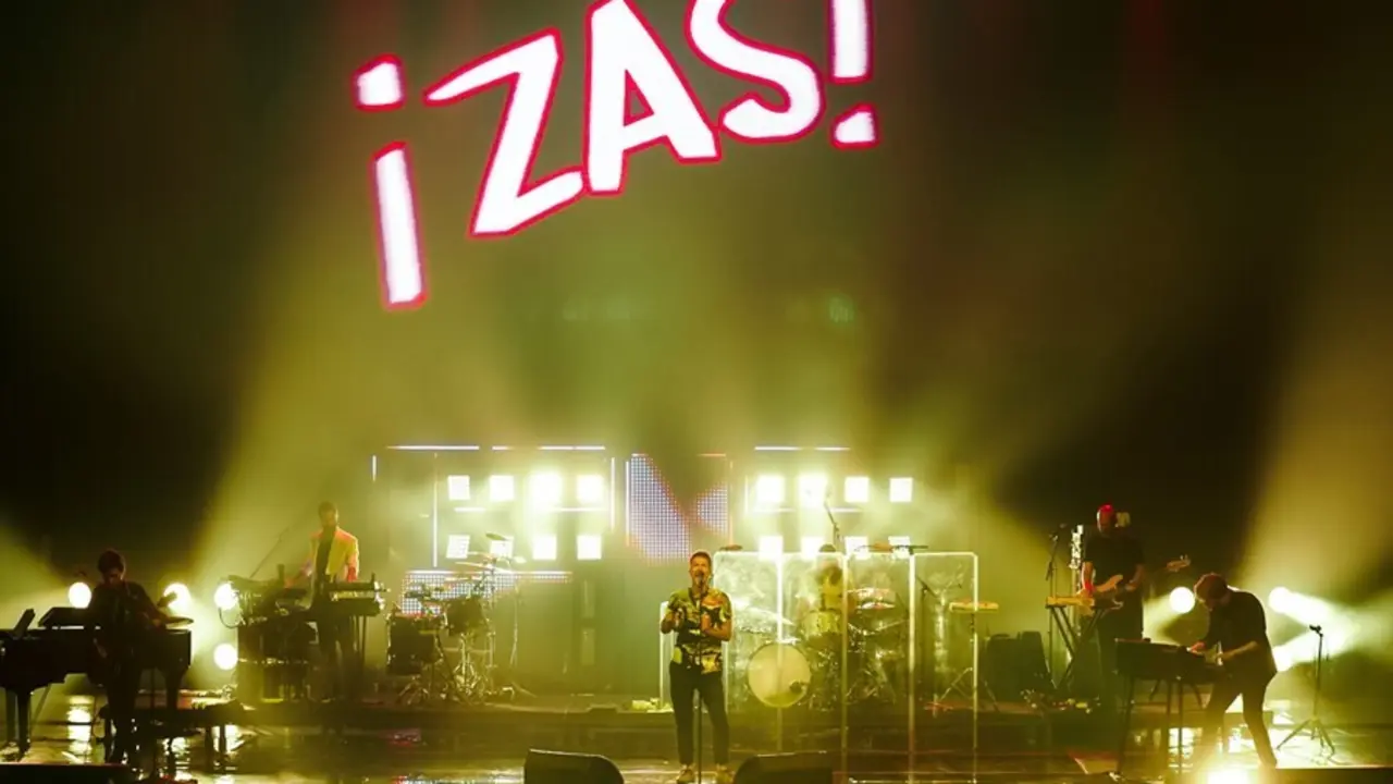 Los componentes de la banda Vetusta Morla durante su actuaci&oacute;n en el Teatro Real de Madrid, a 26 de julio de 2021, en Madrid, (Espa&ntilde;a). 