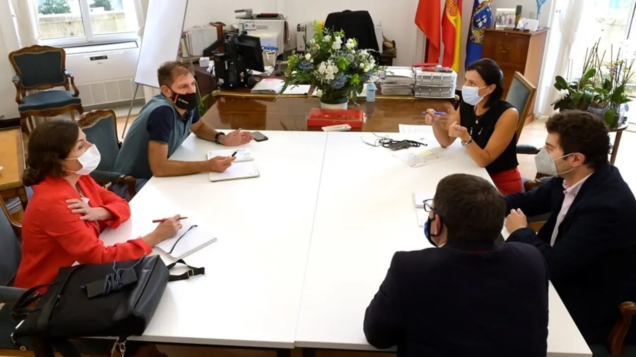Reuni&oacute;n del Ayuntamiento de Santander con CEOE