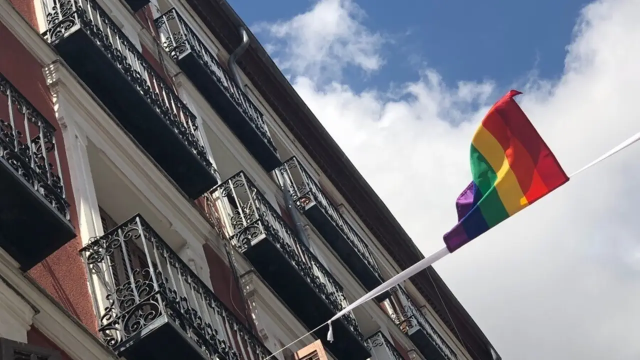 Archivo - La bandera arcoiris en la celebraci&oacute;n del Orgullo Gay en Madrid