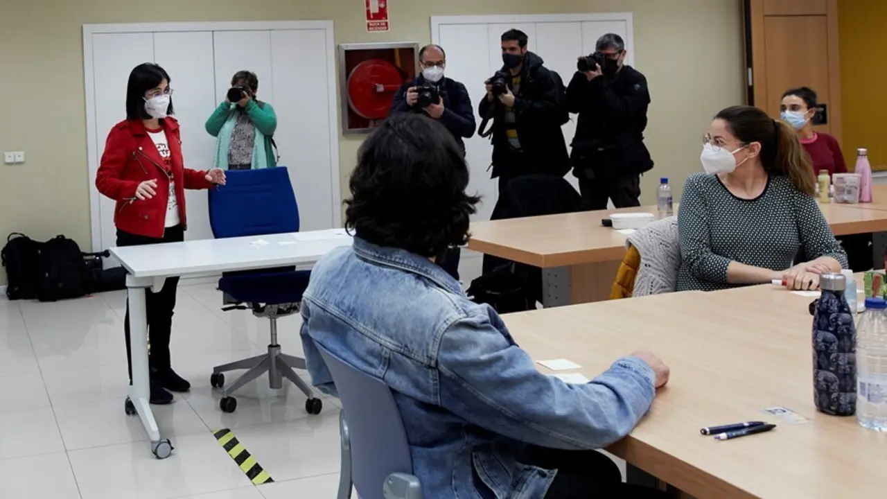 Archivo - La ministra de Sanidad, Carolina Darias durante su visita al centro de examen de las pruebas de Formaci&oacute;n Sanitaria Especializada (FSE), en el Ministerio de Sanidad de Madrid (Espa&ntilde;a), a 27 de marzo de 2021.
