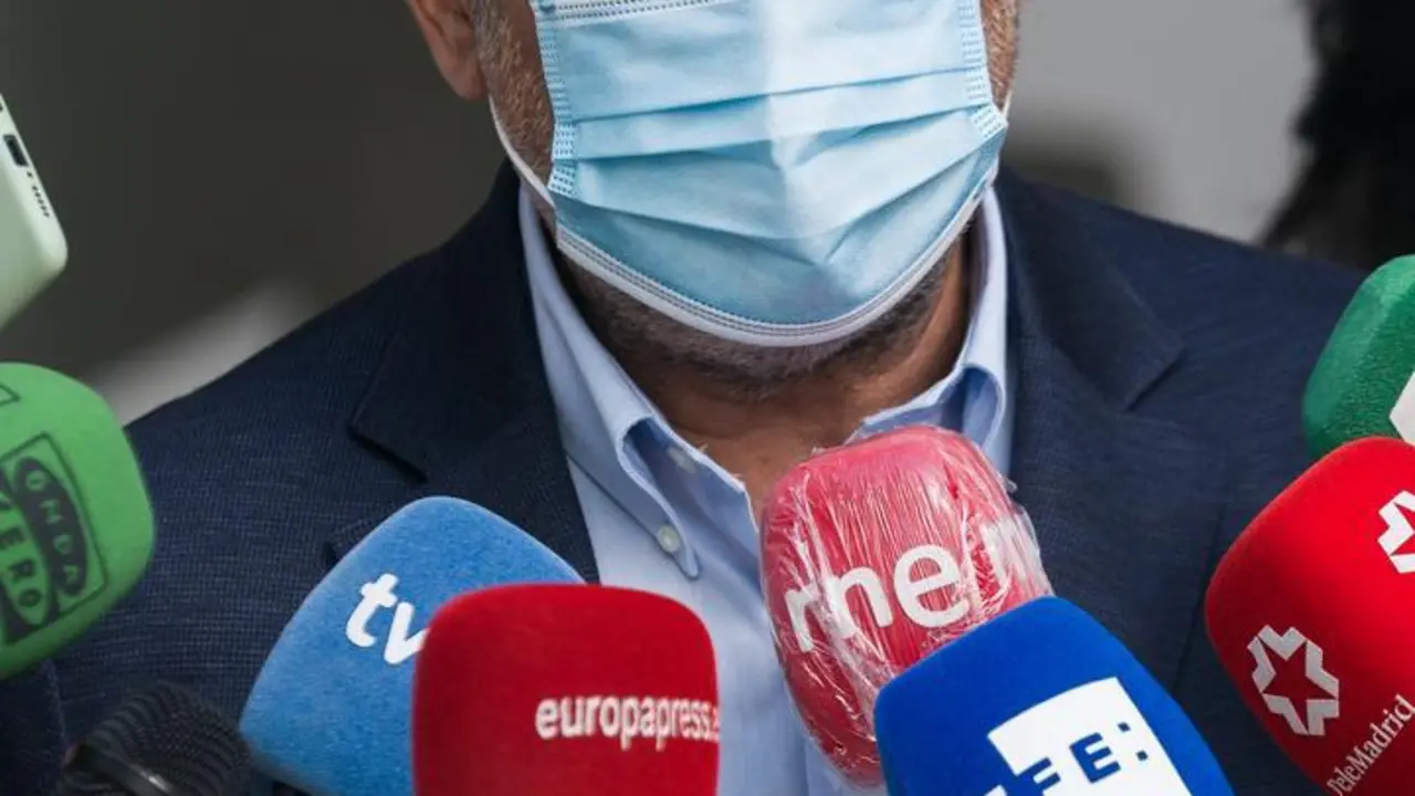El consejero de Presidencia, Justicia e Interior de la Comunidad de Madrid, Enrique L&oacute;pez, ofrece declaraciones a los medios de comunicaci&oacute;n tras una reuni&oacute;n con la comisionada del Gobierno para la Atenci&oacute;n las V&iacute;ctimas de Terrorismo, Roc&iacute;o L&oacute;pez, a 6 de 