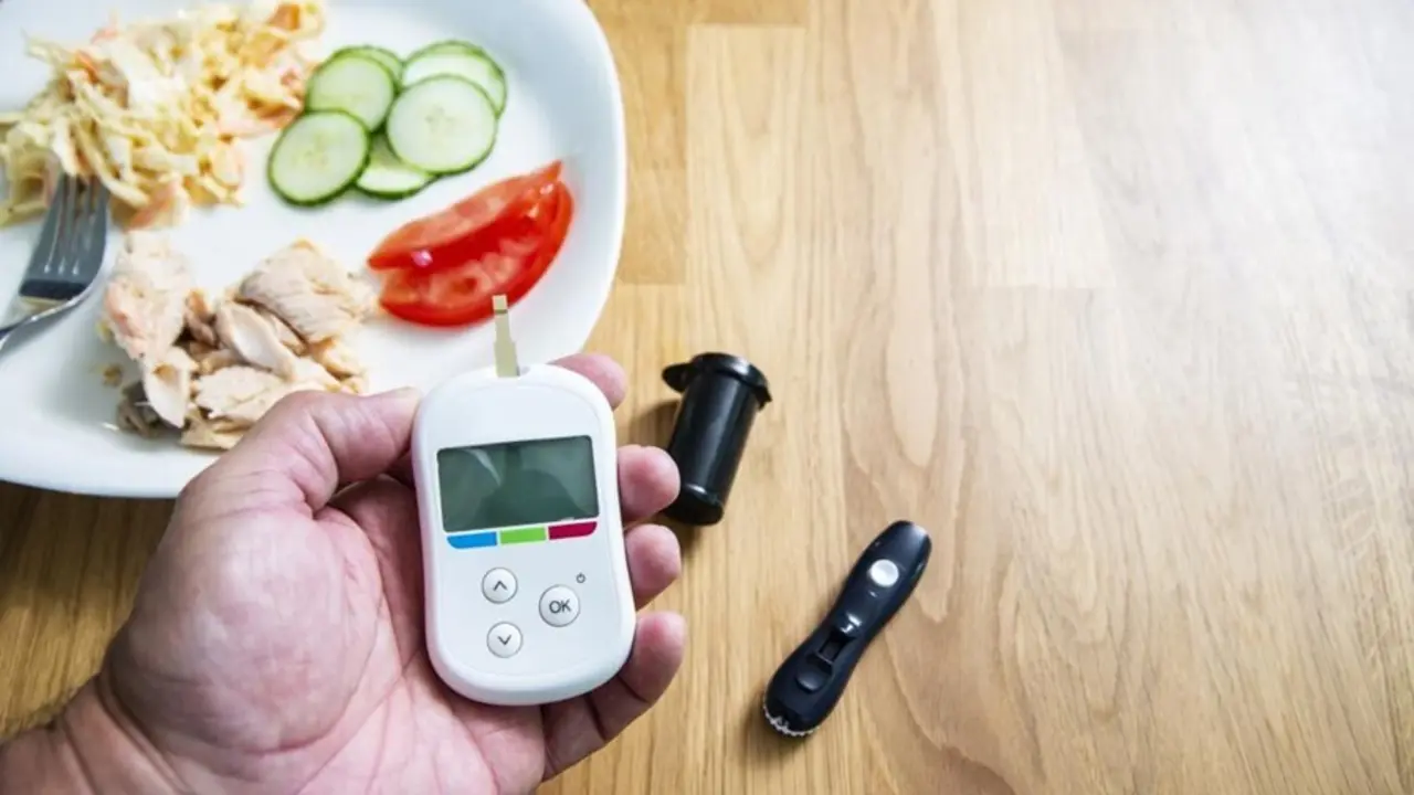 Archivo - Diabetes, gluc&oacute;metro.