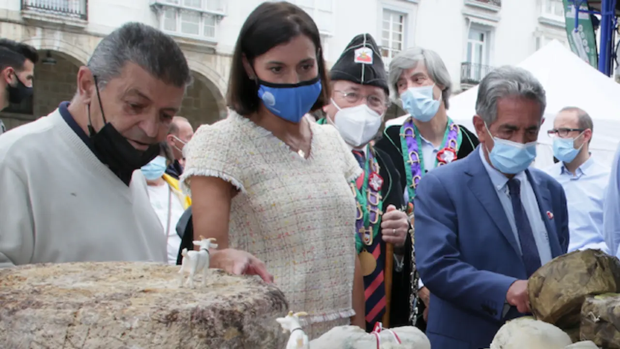 El presidente de Cantabria, M. A. Revilla junto a la alcaldesa de Santander, Gema Igual. / ALERTA