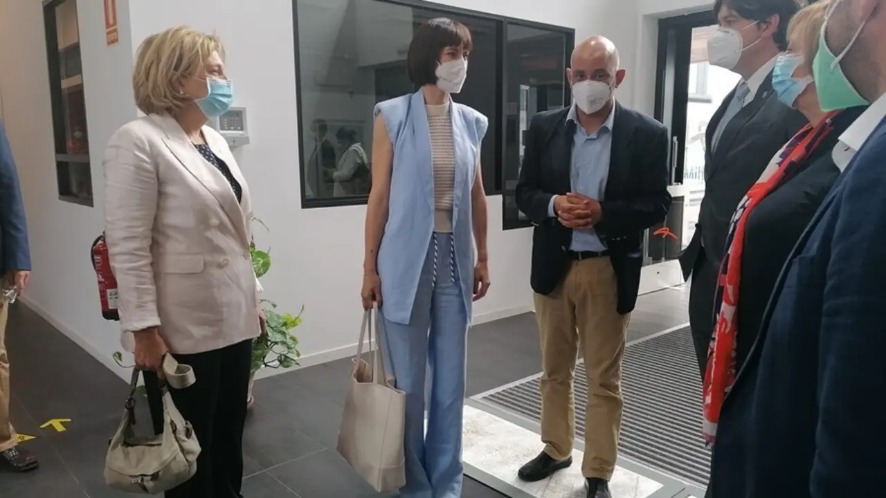 La ministra de Ciencia e Innovaci&oacute;n, Diana Morant, en el centro