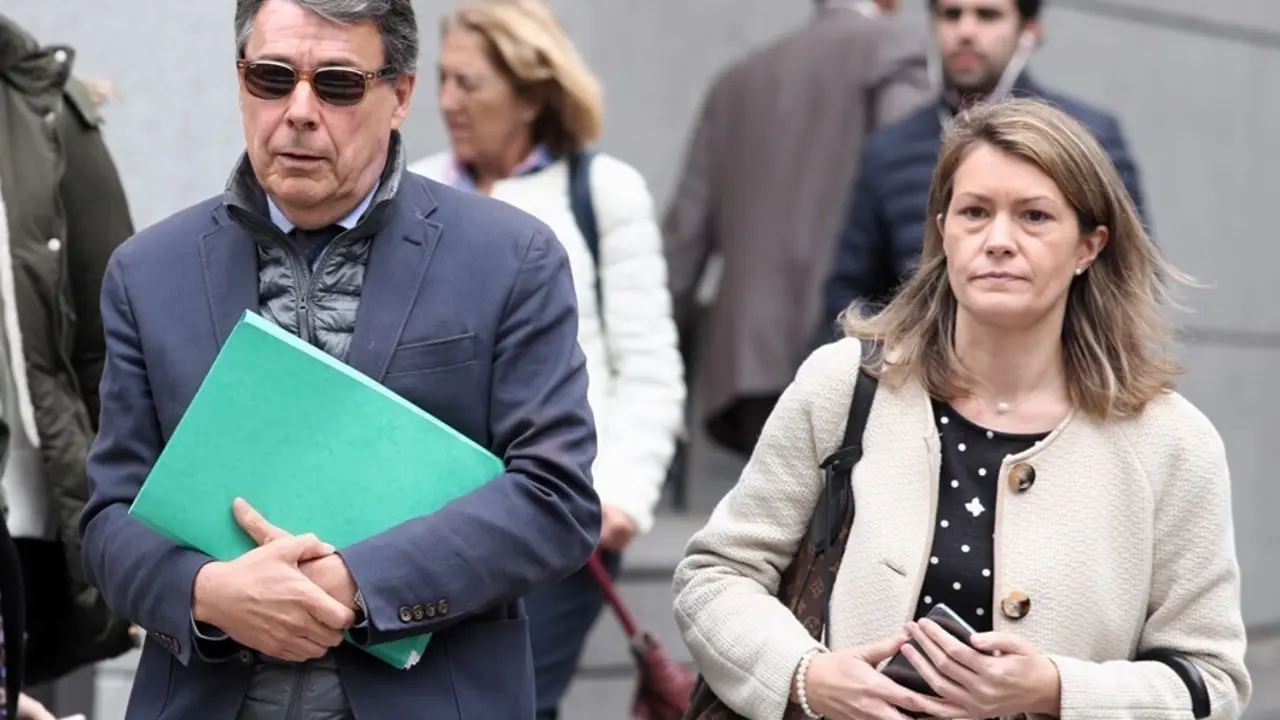 Archivo - El expresidente madrile&ntilde;o Ignacio Gonz&aacute;lez sale de la Audiencia Nacional