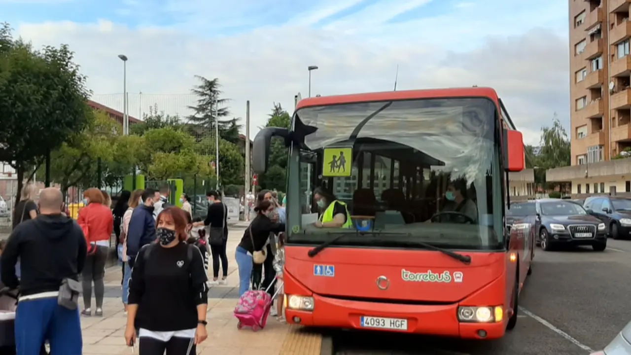 Autob&uacute;s escolar de Torrelavega.