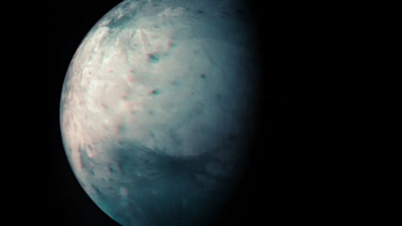 La vista infrarroja de la luna helada de J&uacute;piter, Gan&iacute;medes, fue obtenida por el instrumento Jovian Infrared Auroral Mapper (JIRAM) a bordo de la NASA.