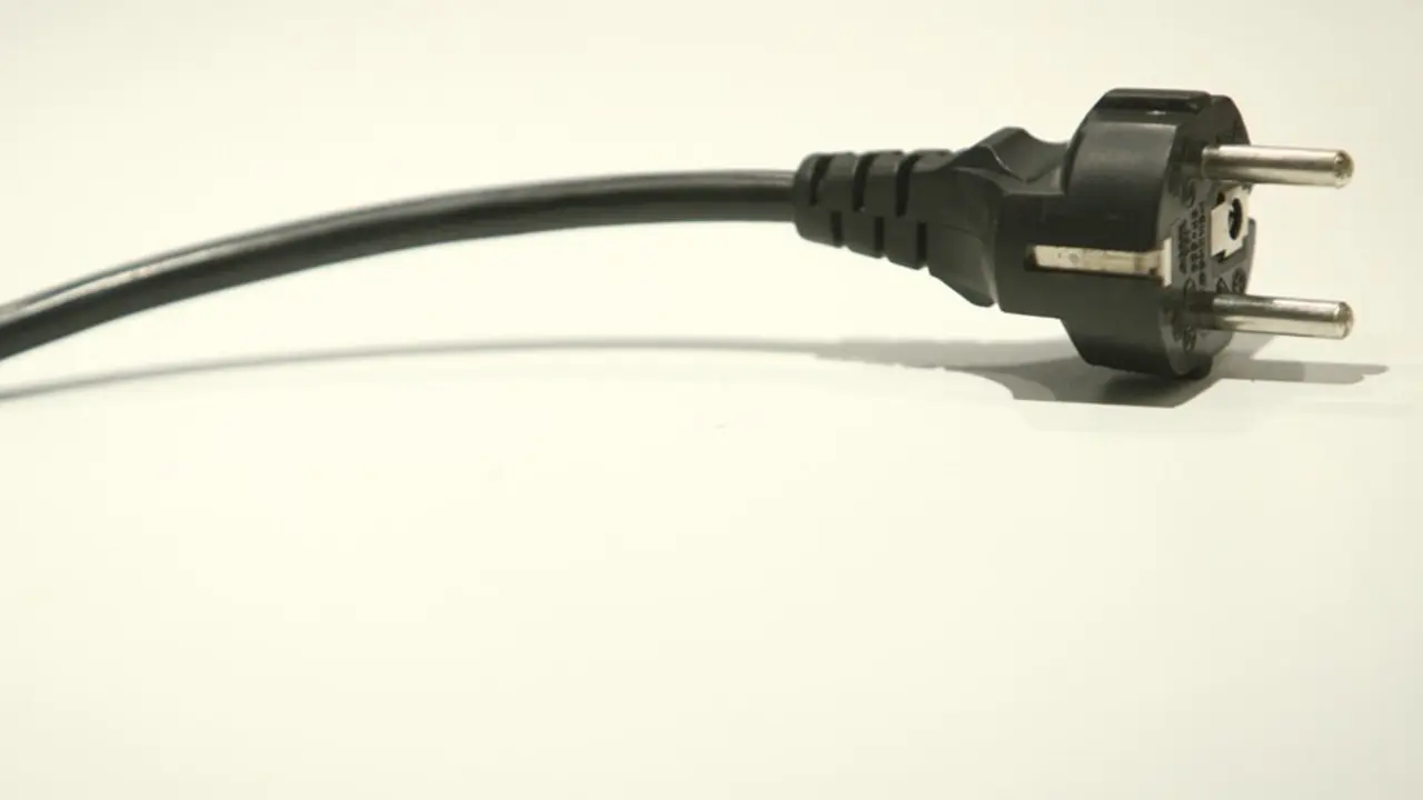 Archivo - Recusro electricidad. Luz. Enchufe.