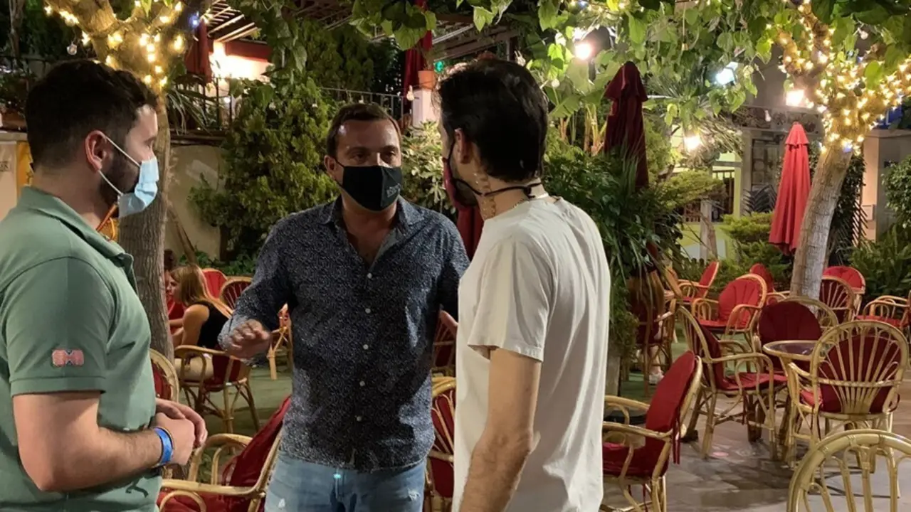 El diputado del PP Andr&eacute;s Mart&iacute;nez en un local de ocio
