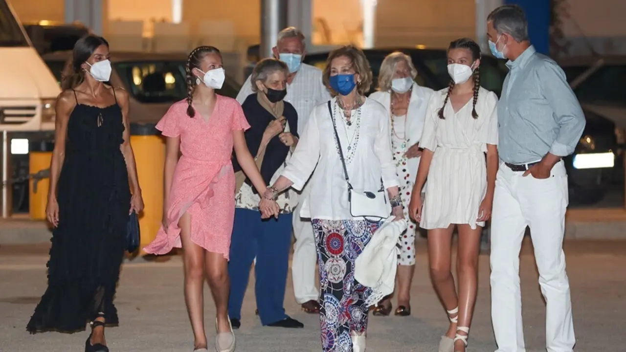 La Familia Real disfruta de una cena familiar en Palma.