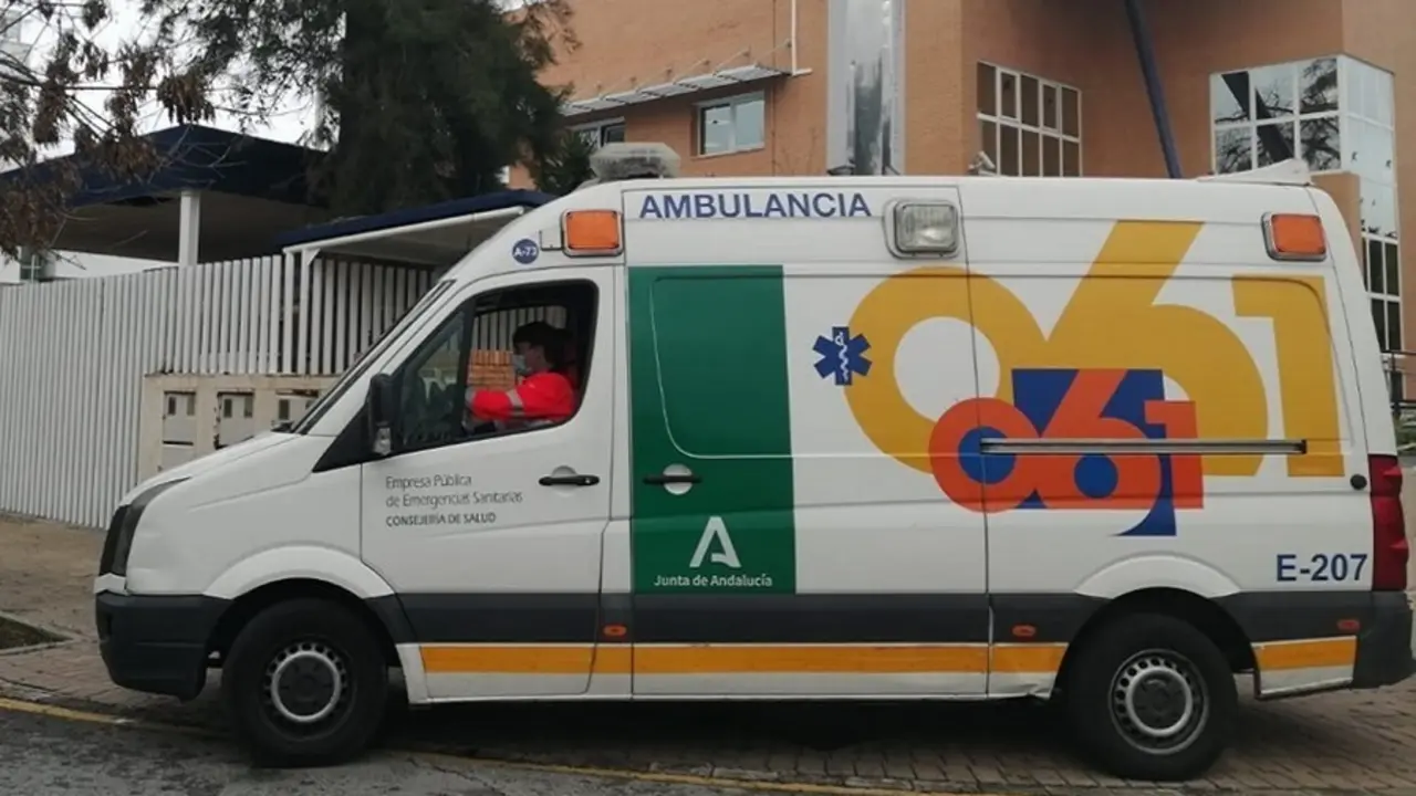 Archivo - Una ambulancia de EPES