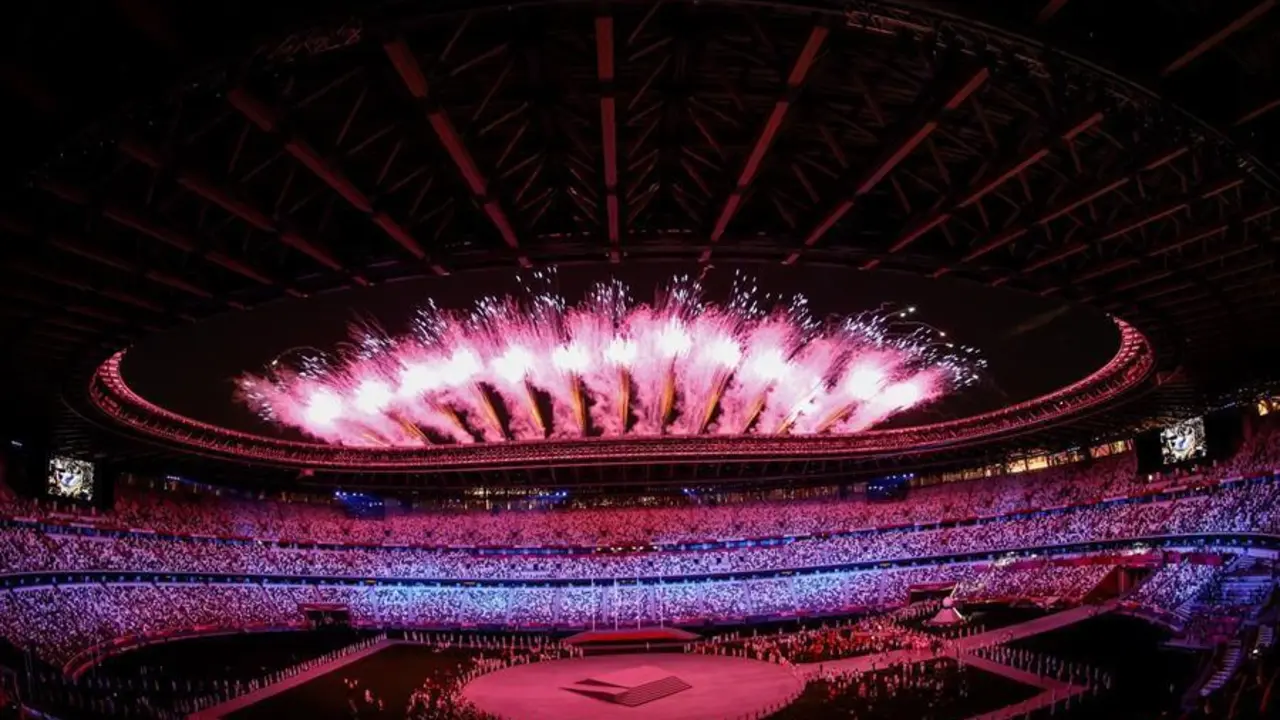 Fin del espect&aacute;culo de la ceremonia de clausura de los Juegos Ol&iacute;mpicos 2020, este domingo en el Estadio Nacional de Tokio (Jap&oacute;n). EFE/ Lavandeira jr
