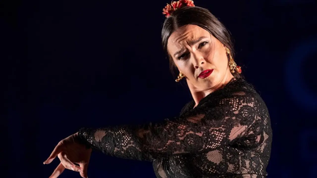 La ganadora del Trofeo Desplante femenino de baile, Paula Rodr&Igrave;guez L&aacute;zaro de Santander, durante su actuaci&oacute;n en la final del concurso de la 60 edici&oacute;n del Festival Internacional del Cante de las Minas, este s&aacute;bado en la Uni&oacute;n, Murcia. EFE/Marcial Guill&eacute;n