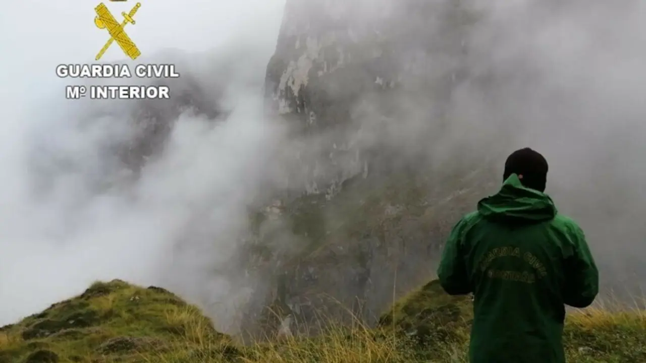 Un agente del Grupo de Intervenci&oacute;n en Monta&ntilde;a de la Guardia Civil.