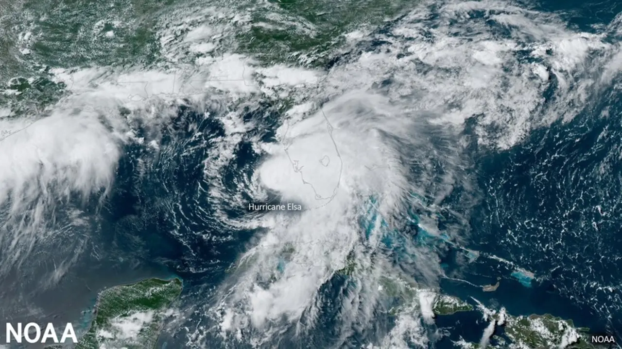 Imagen satelital NOAA GOES-East del hurac&aacute;n Elsa a medida que avanza por la costa oeste de Florida el 6 de julio de 2021. (NOAA)