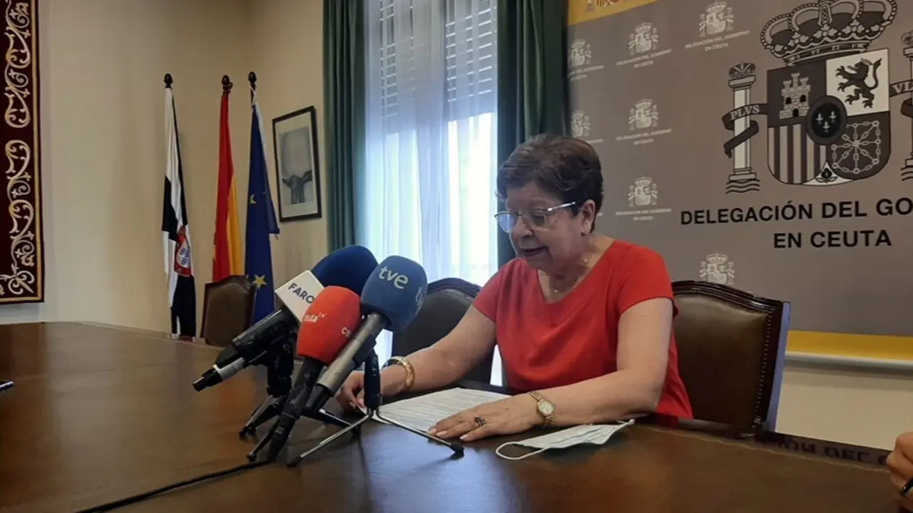 La delegada del Gobierno de Espa&ntilde;a en Ceuta, Salvadora Mateos, este lunes en rueda de prensa.