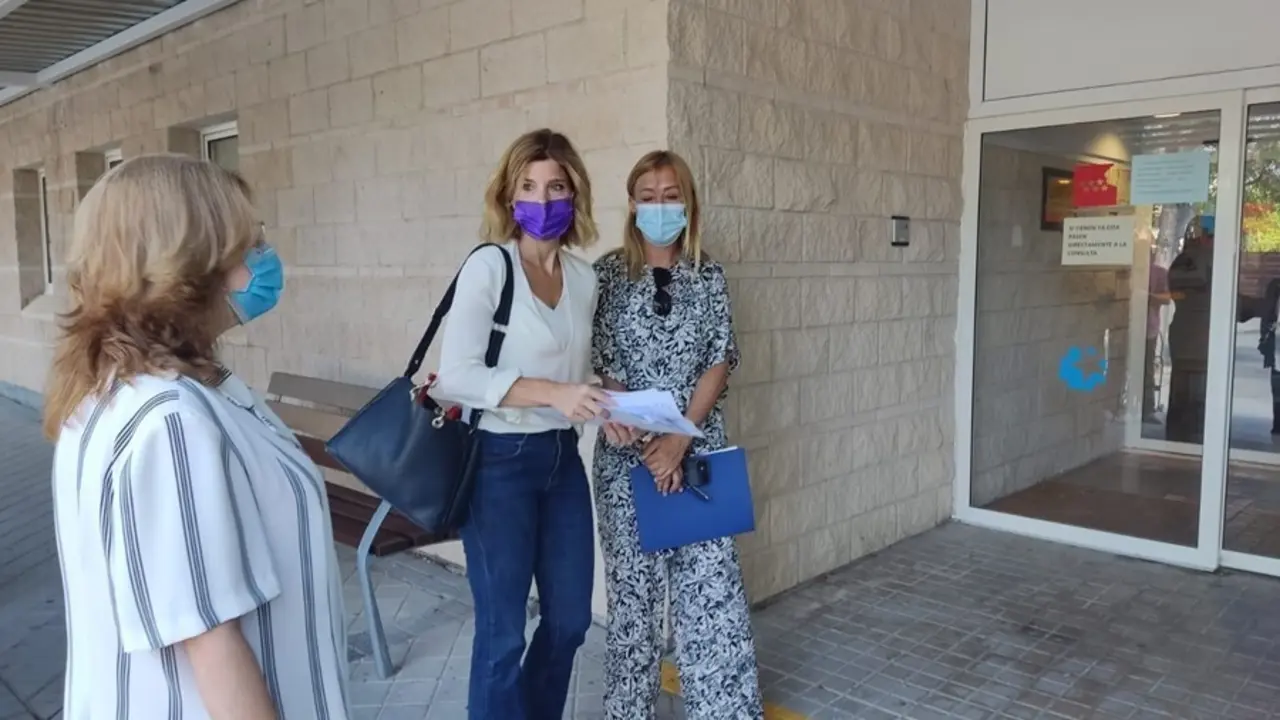 La portavoz del PSOE en la Asamblea de Madrid, Hana Jalloul, visitando el municipio de Brunete.