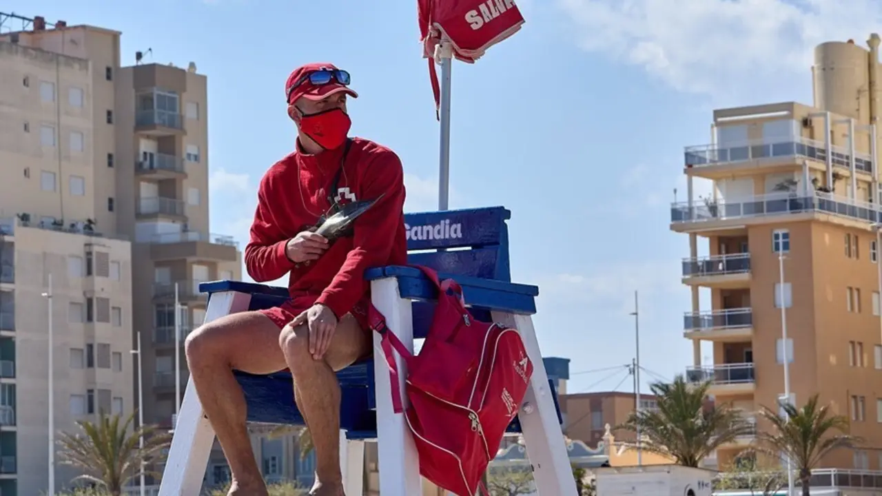 Socorrista en una playa de Gandia (Valencia)