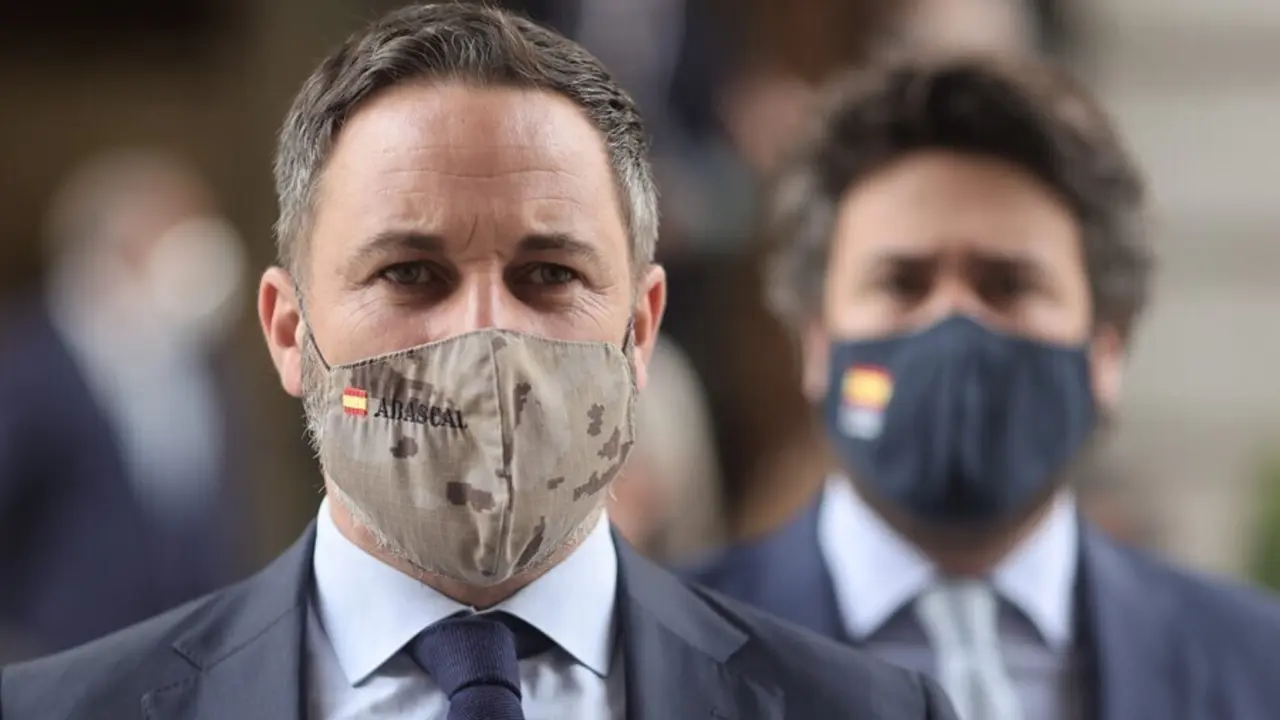 Archivo - El l&iacute;der de Vox, Santiago Abascal, a su llegada a una sesi&oacute;n de control al Gobierno, a 16 de junio de 2021, en el Congreso de los Diputados, Madrid, (Espa&ntilde;a). Esta sesi&oacute;n est&aacute; marcada nuevamente por los posibles indultos a los presos del proc&eacute;s 