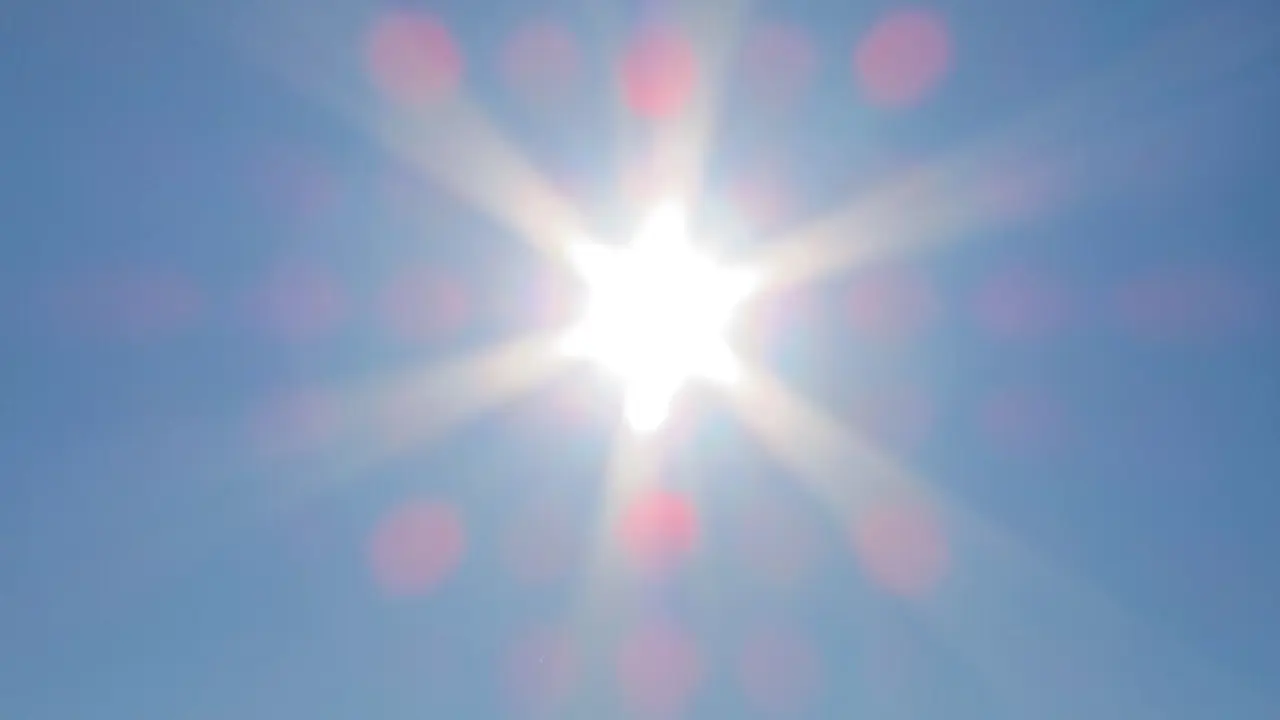 Archivo - Sol. Calor. Verano. Cielos despejados.