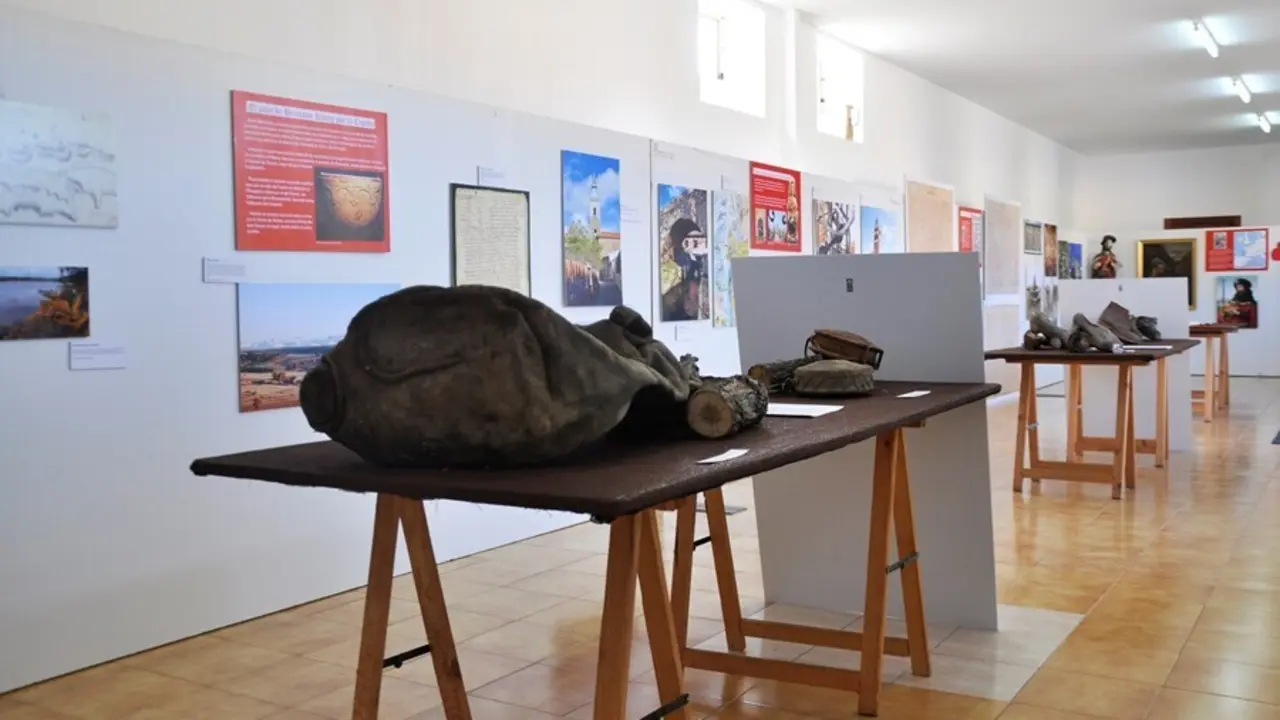 Una imagen de la exposici&oacute;n sobre K&uuml;nig en Villamejil.
