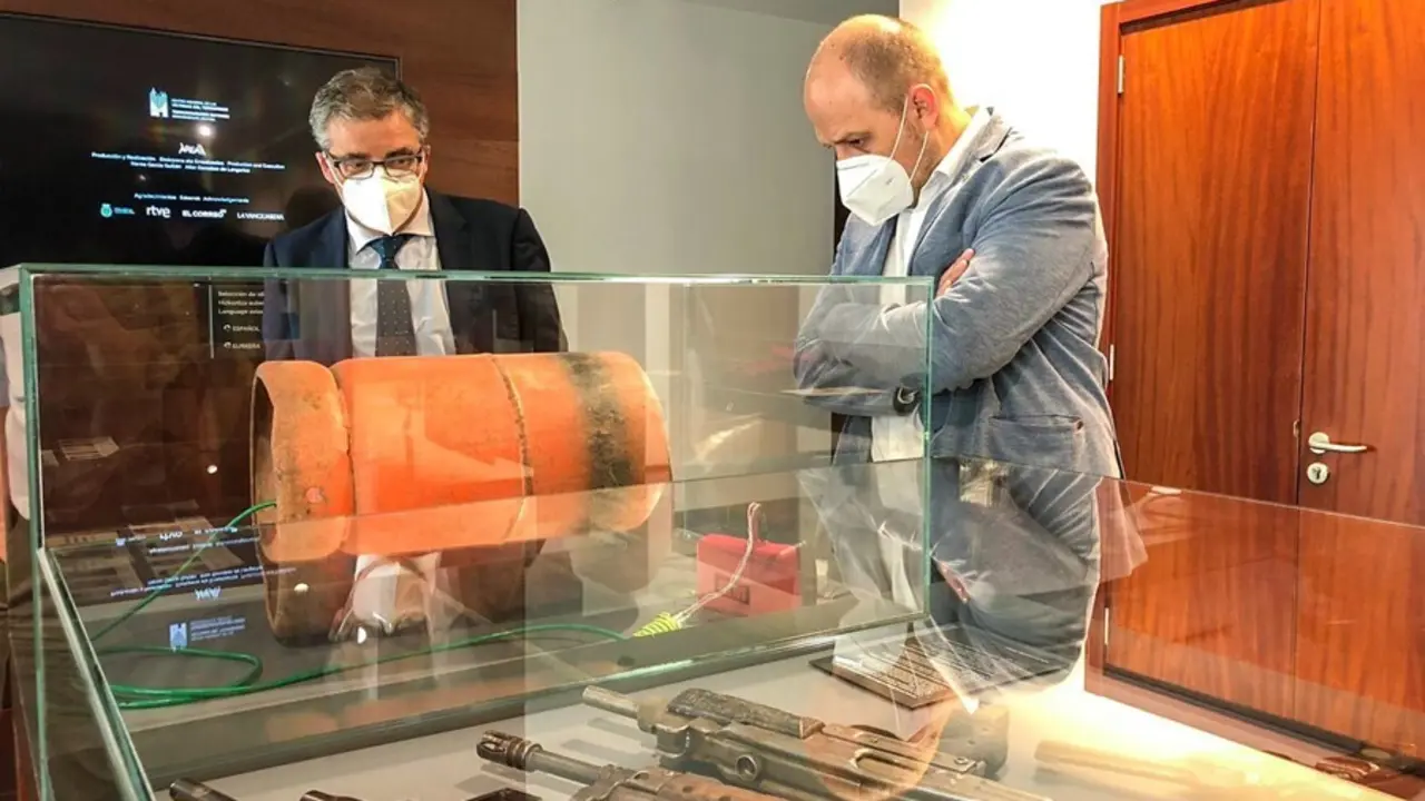 El consejero de Servicios Sociales y Gobernanza P&uacute;blica, Pablo Rubio, y el director general de Justicia e Interior, Jorge Medel, han visitado el Museo de las V&iacute;ctimas del Terrorismo de Vitoria