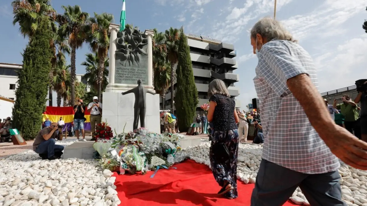 Ofrenda floral este martes en Sevilla en el acto organizado por la Fundaci&oacute;n Blas Infante en el homenaje al padre de la Patria andaluza en el 85 aniversario de su fusilamiento.
