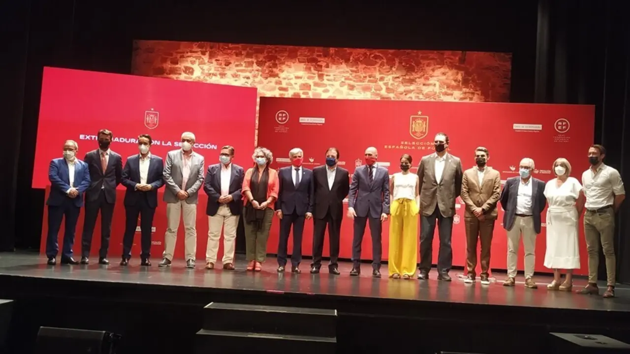 Presentaci&oacute;n oficial de los partidos que disputar&aacute;n las selecciones masculina, femenina y Sub-21 de f&uacute;tbol en Extremadura en septiembre y octubre