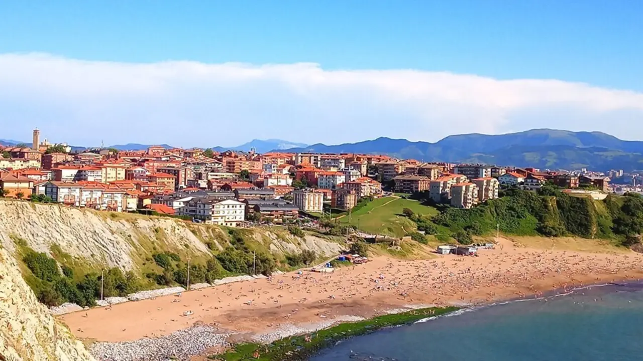 Archivo - Playa en Getxo (Bizkaia)