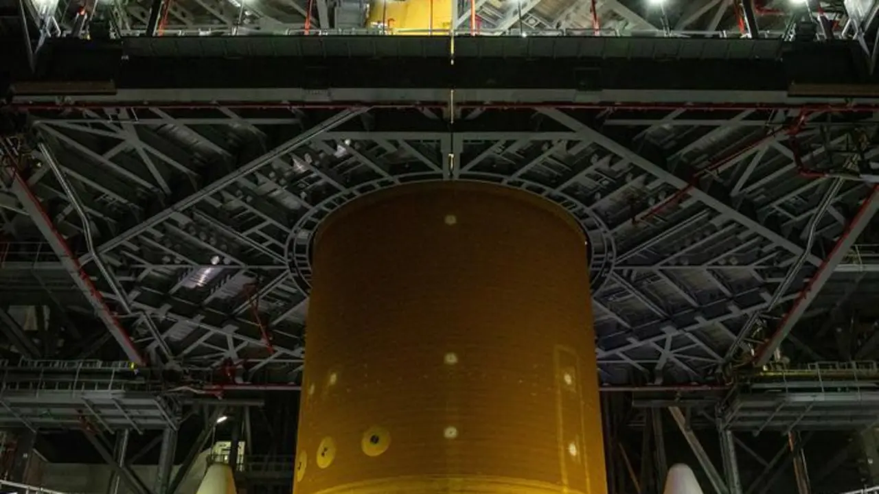 Archivo - Cohete SLS Ensablado Para La Misi&oacute;n Artenisa 1