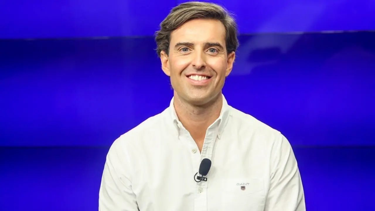 El vicesecretario de Comunicaci&oacute;n del PP, Pablo Montesinos, posa a su llegada a una entrevista para Europa Press en la sede del Partido Popular en G&eacute;nova, a 5 de agosto de 2021, en Madrid (Espa&ntilde;a).