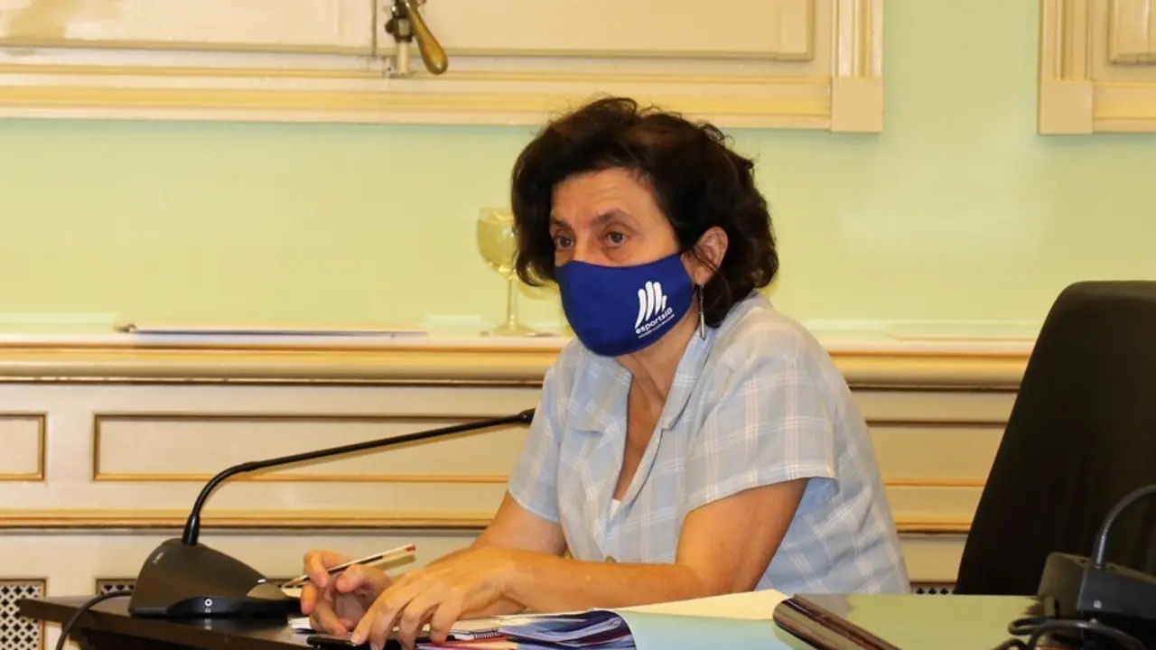 Archivo - La consellera de Asuntos Sociales y Deportes, Fina Santiago.