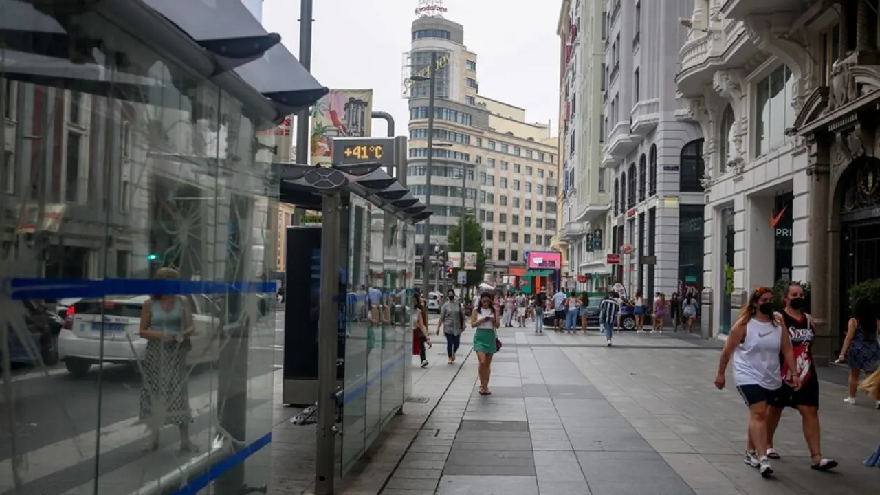 Un term&oacute;metro en el centro de Madrid marca una temperatura de 41 grados cent&iacute;grados, a 11 de julio de 2021, en Madrid (Espa&ntilde;a). 